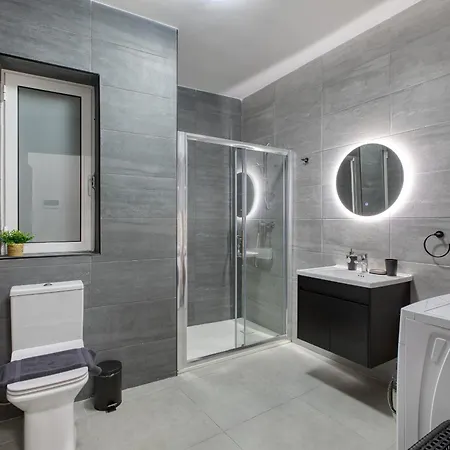 Bright And Spacious 2 Bedroom With Balcony Vmif1-1 شقة