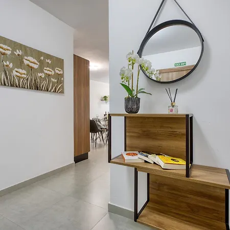 Bright And Spacious 2 Bedroom With Balcony Vmif1-1 شقة *