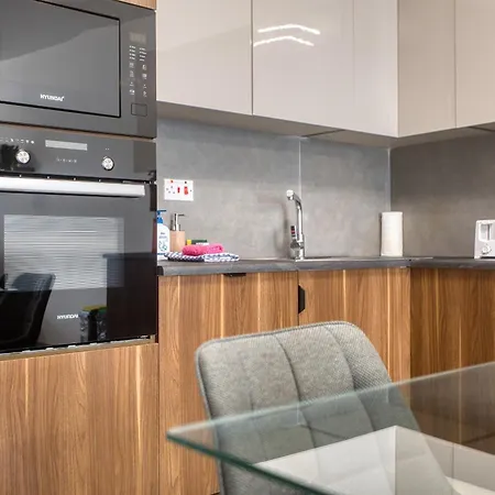 Bright And Spacious 2 Bedroom With Balcony Vmif1-1