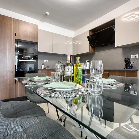 Bright And Spacious 2 Bedroom With Balcony Vmif1-1 شقة Gzira